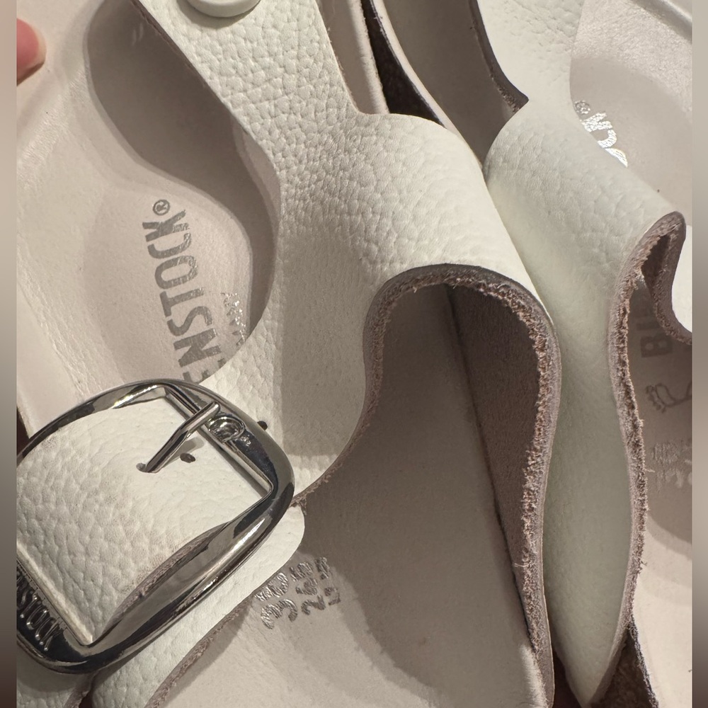 Birkenstock Gizeh Big Buckle in White - Picture 2 of 5